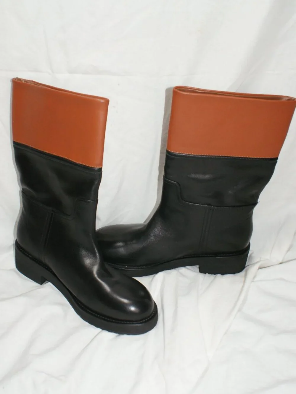 Aerosoles Medium Height 2-Tone Lug Sole Boots - size 8 - BRAND NEW